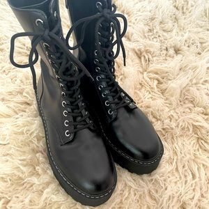 NWOT H&M divided black Platform combat boot 9.5